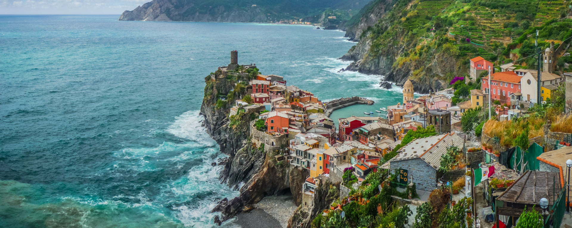 A romantic walk perched above the sea - Bertazzoni